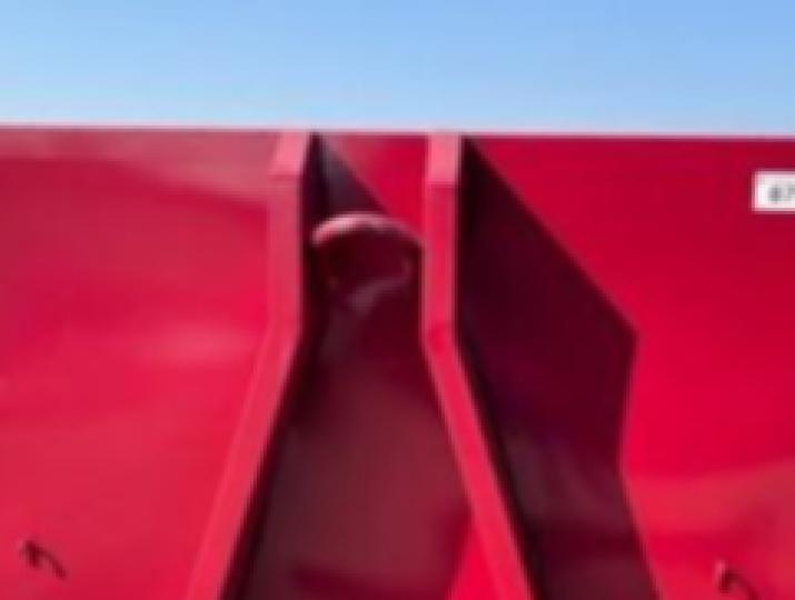 Container met haaksysteem ophalen